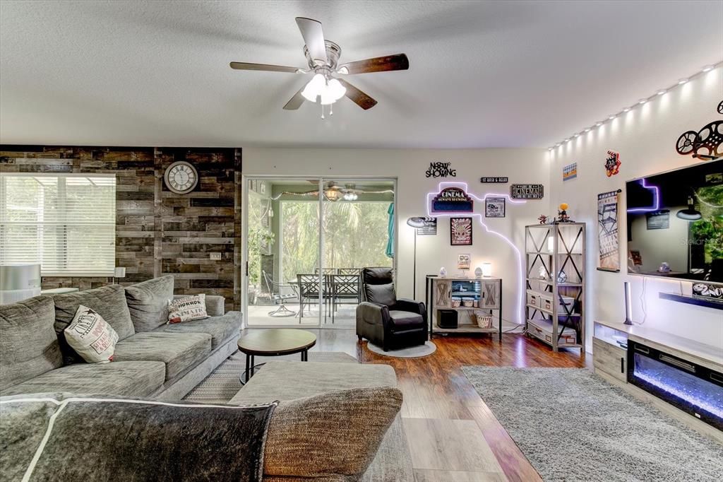 На продажу: $454,950 (4 спален, 2 ванн, 2940 Квадратных фут)