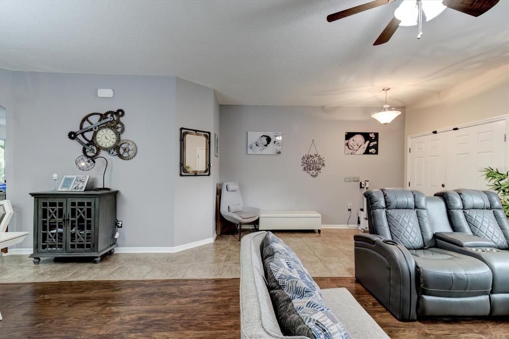 На продажу: $454,950 (4 спален, 2 ванн, 2940 Квадратных фут)