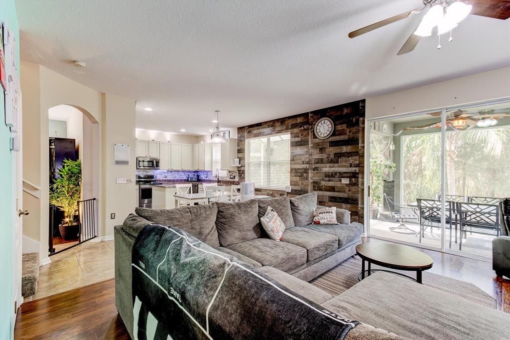 На продажу: $454,950 (4 спален, 2 ванн, 2940 Квадратных фут)