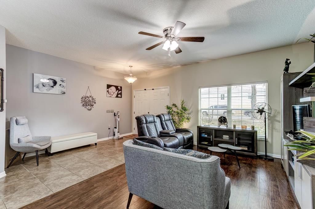 На продажу: $454,950 (4 спален, 2 ванн, 2940 Квадратных фут)