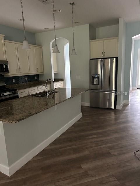 En Renta: $2,800 (3 camas, 2 baños, 2024 Pies cuadrados)