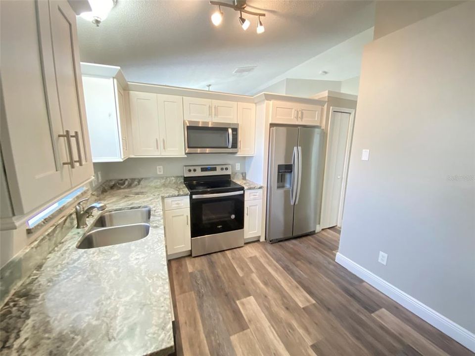 For Rent: $1,895 (3 beds, 2 baths, 1107 Square Feet)