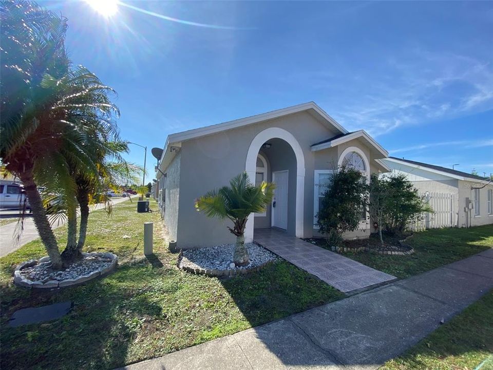 For Rent: $1,895 (3 beds, 2 baths, 1107 Square Feet)