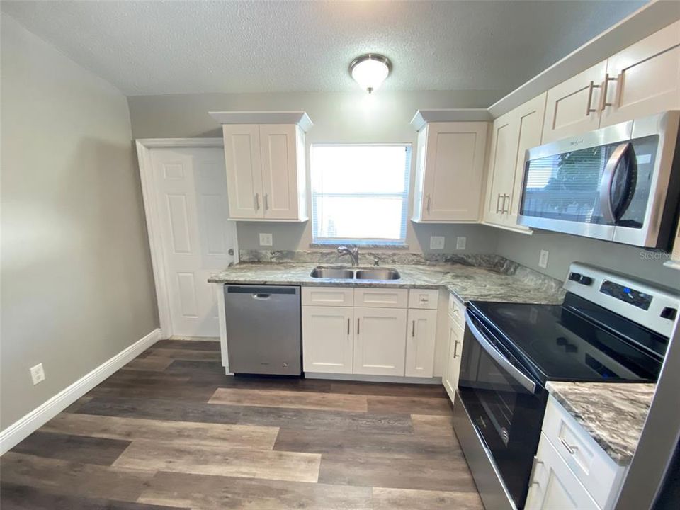 For Rent: $1,895 (3 beds, 2 baths, 1107 Square Feet)