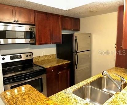 For Rent: $1,395 (2 beds, 2 baths, 988 Square Feet)