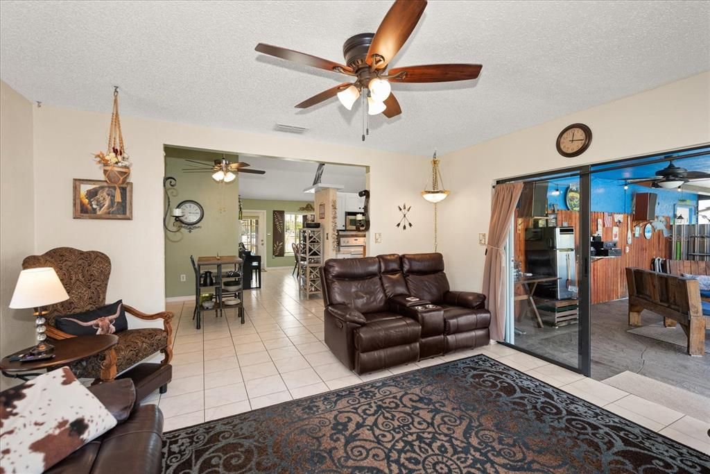 En Venta: $385,000 (3 camas, 2 baños, 1452 Pies cuadrados)