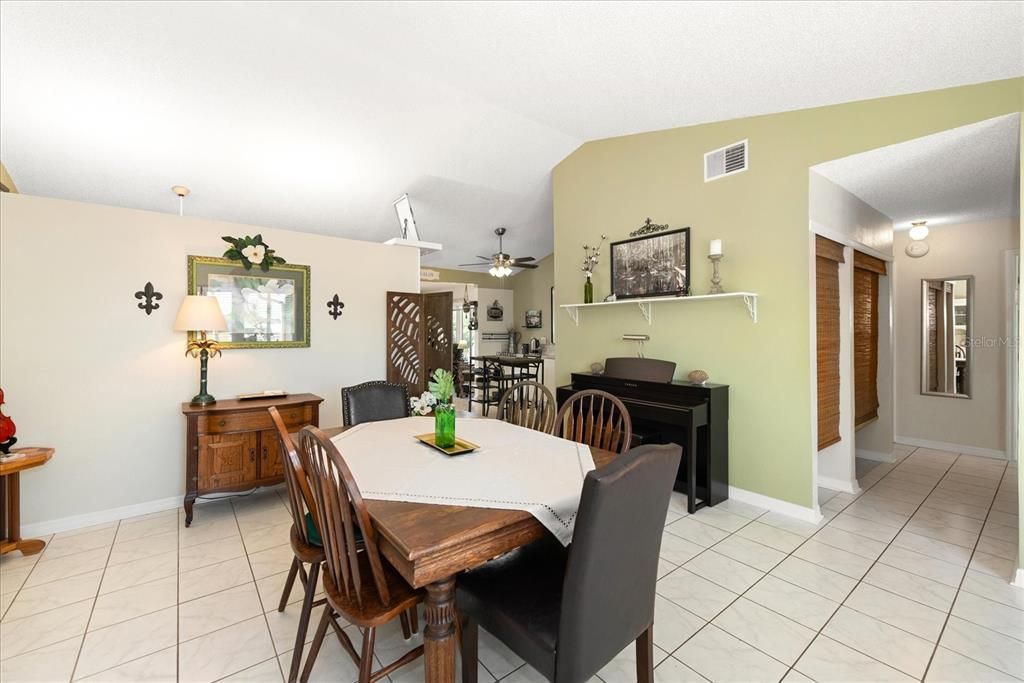 En Venta: $385,000 (3 camas, 2 baños, 1452 Pies cuadrados)