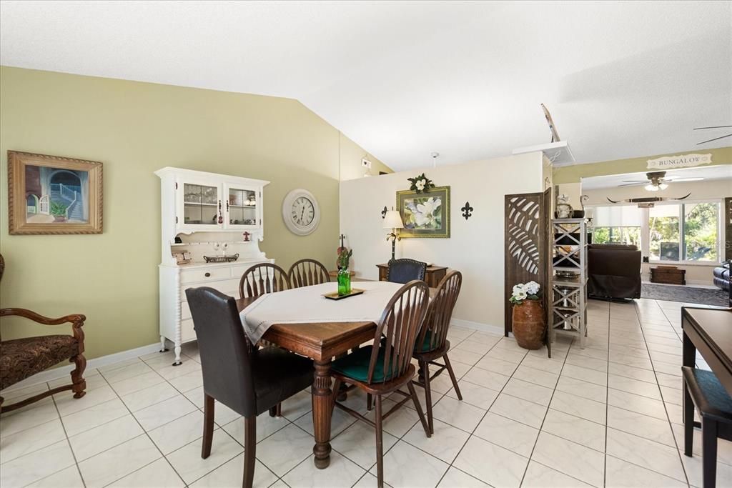 En Venta: $385,000 (3 camas, 2 baños, 1452 Pies cuadrados)