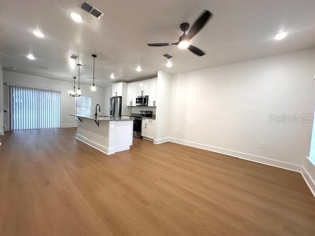 For Rent: $1,900 (3 beds, 2 baths, 1649 Square Feet)