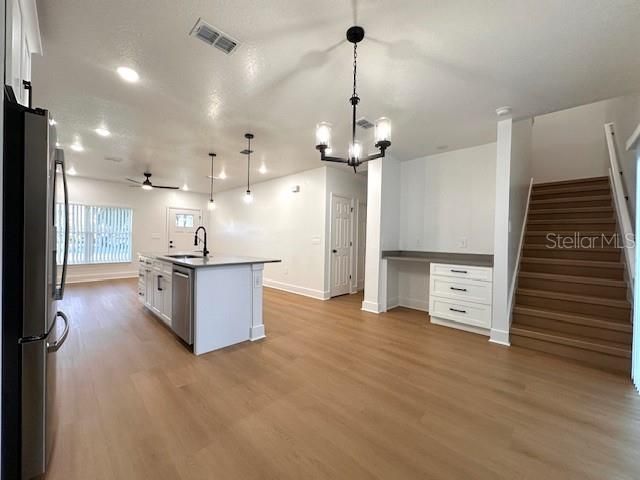 For Rent: $1,900 (3 beds, 2 baths, 1649 Square Feet)