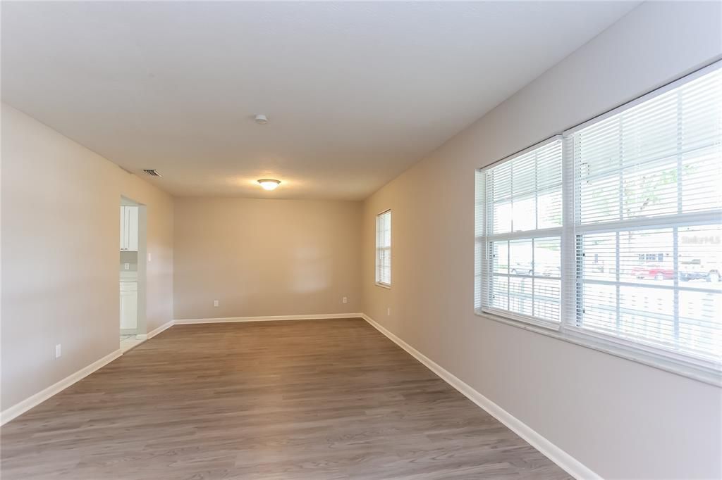 出租: $2,145 (4 贝兹, 2 浴室, 1879 平方英尺)