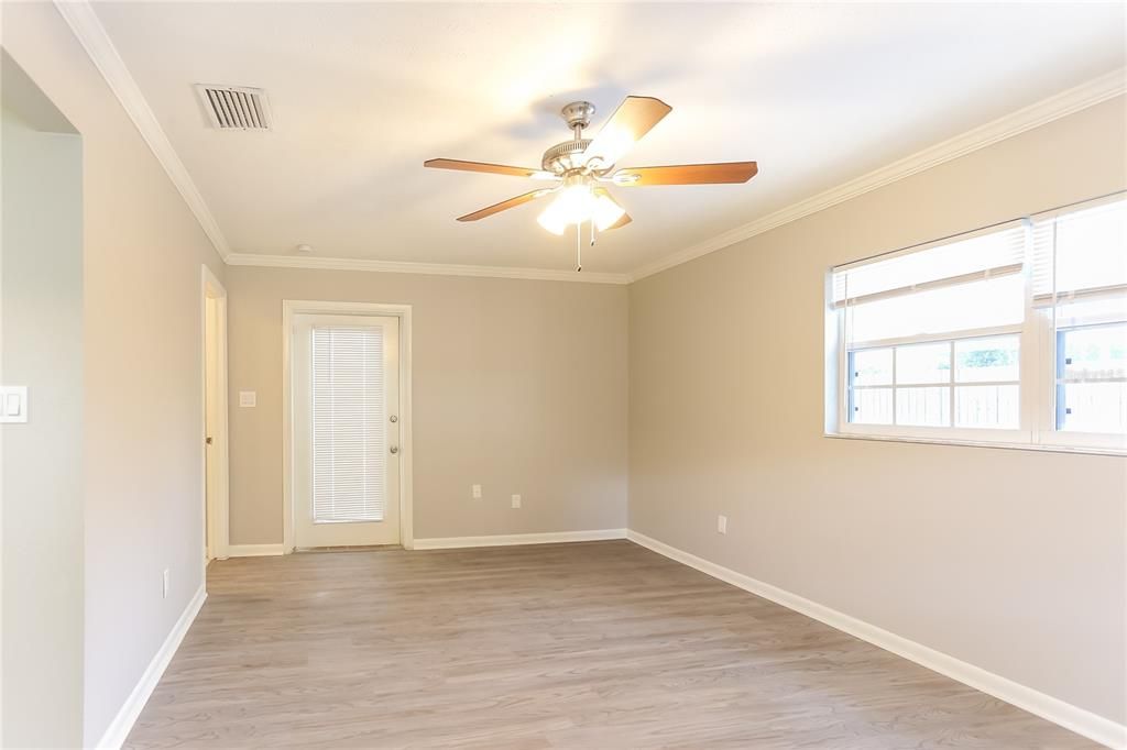 出租: $2,145 (4 贝兹, 2 浴室, 1879 平方英尺)