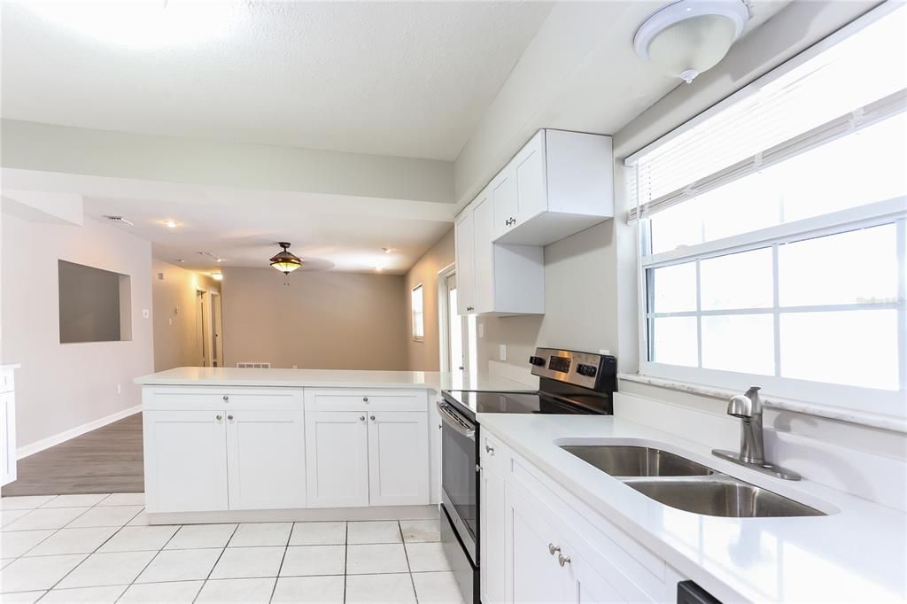 出租: $2,145 (4 贝兹, 2 浴室, 1879 平方英尺)