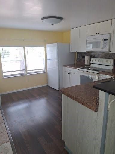 For Rent: $1,300 (1 beds, 1 baths, 720 Square Feet)
