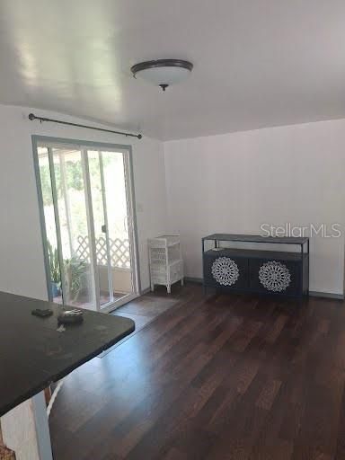 For Rent: $1,300 (1 beds, 1 baths, 720 Square Feet)