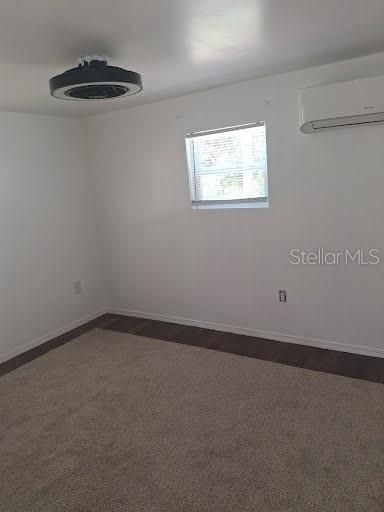 For Rent: $1,300 (1 beds, 1 baths, 720 Square Feet)