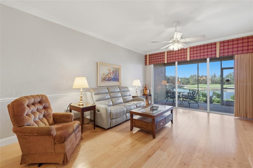 На продажу: $299,900 (2 спален, 2 ванн, 1552 Квадратных фут)