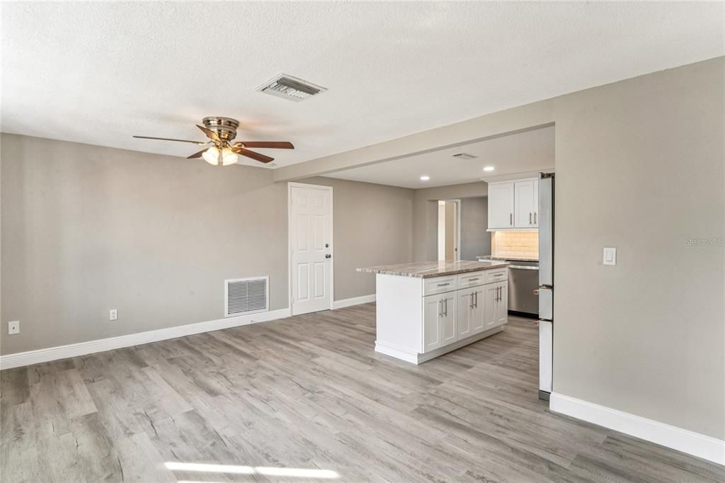 For Sale: $310,000 (3 beds, 2 baths, 1176 Square Feet)