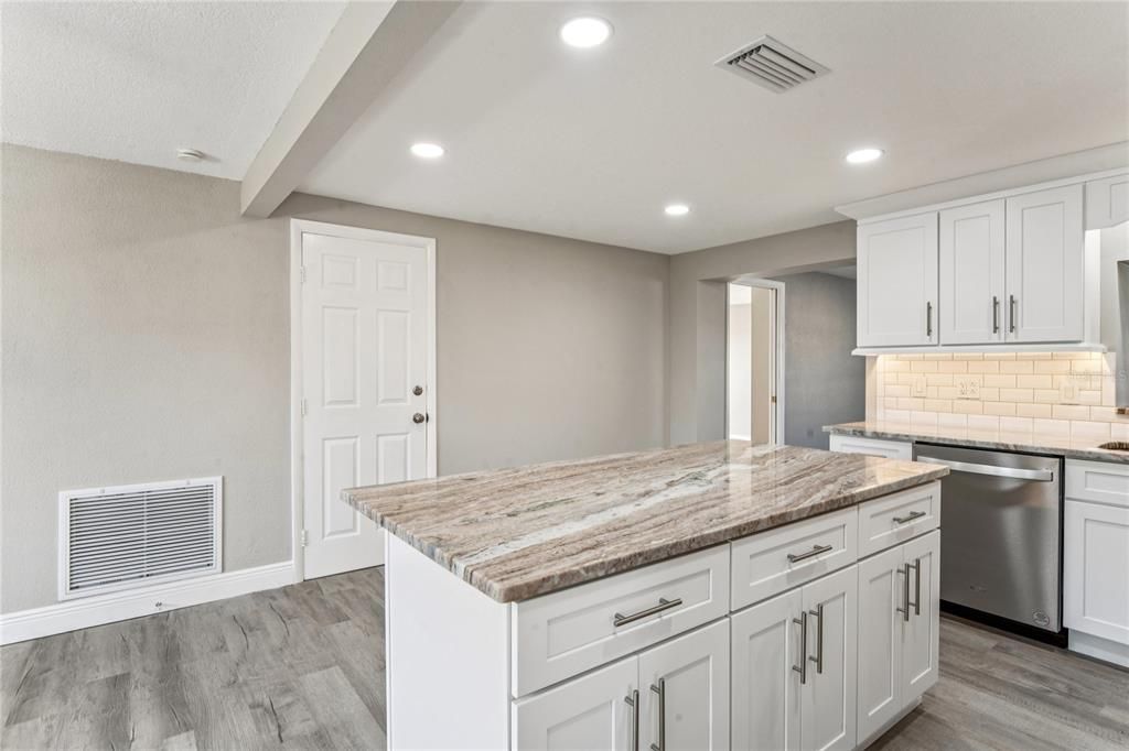 For Sale: $310,000 (3 beds, 2 baths, 1176 Square Feet)