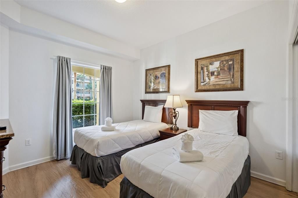 For Sale: $239,000 (2 beds, 2 baths, 1178 Square Feet)