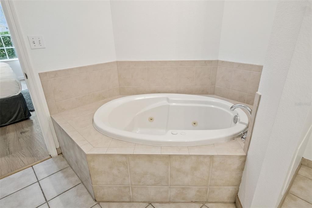 For Sale: $239,000 (2 beds, 2 baths, 1178 Square Feet)