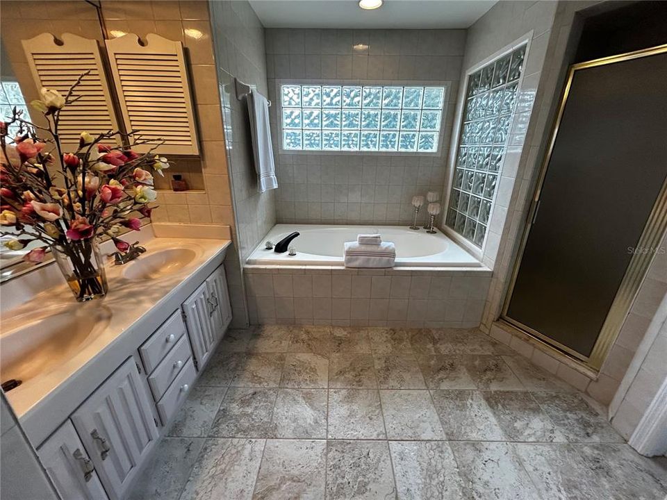 For Rent: $5,495 (5 beds, 3 baths, 4142 Square Feet)