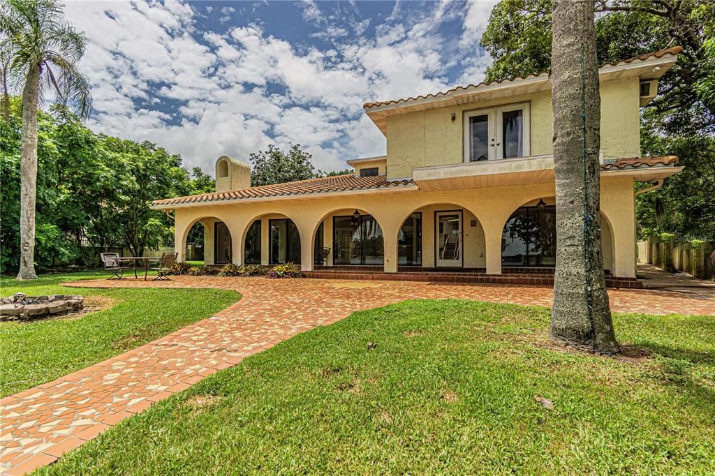 For Rent: $5,495 (5 beds, 3 baths, 4142 Square Feet)