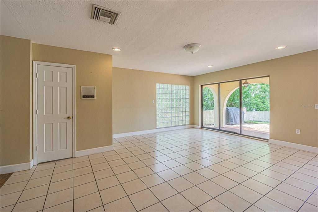 For Rent: $5,495 (5 beds, 3 baths, 4142 Square Feet)