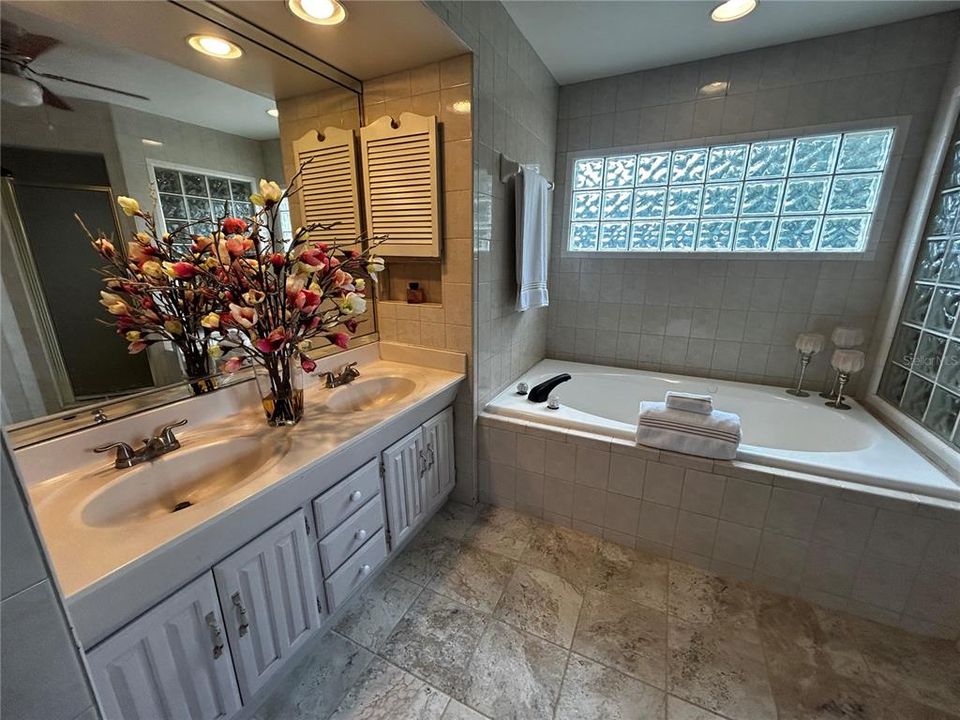 For Rent: $5,495 (5 beds, 3 baths, 4142 Square Feet)