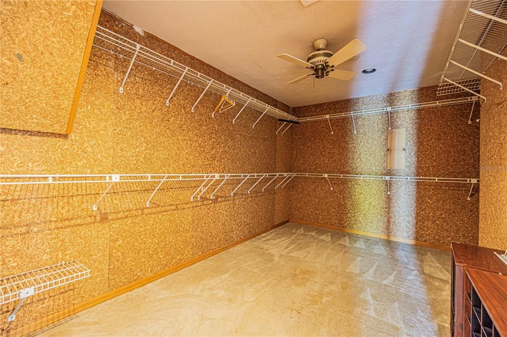 For Rent: $5,495 (5 beds, 3 baths, 4142 Square Feet)