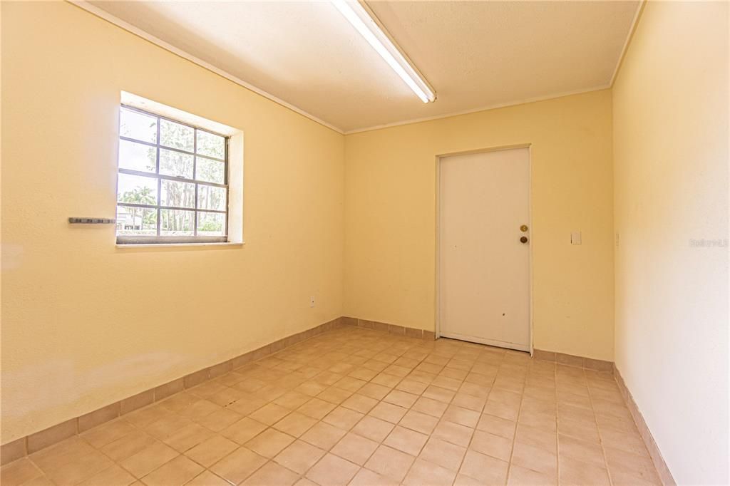 For Rent: $5,495 (5 beds, 3 baths, 4142 Square Feet)