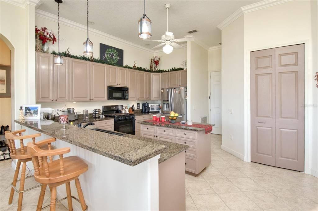 На продажу: $480,000 (2 спален, 2 ванн, 2209 Квадратных фут)