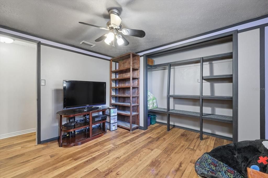 待售: $380,000 (3 贝兹, 1 浴室, 1779 平方英尺)