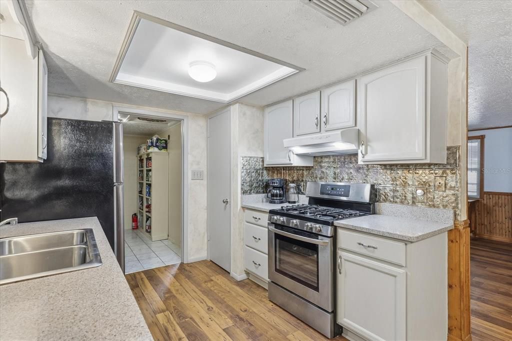 待售: $380,000 (3 贝兹, 1 浴室, 1779 平方英尺)