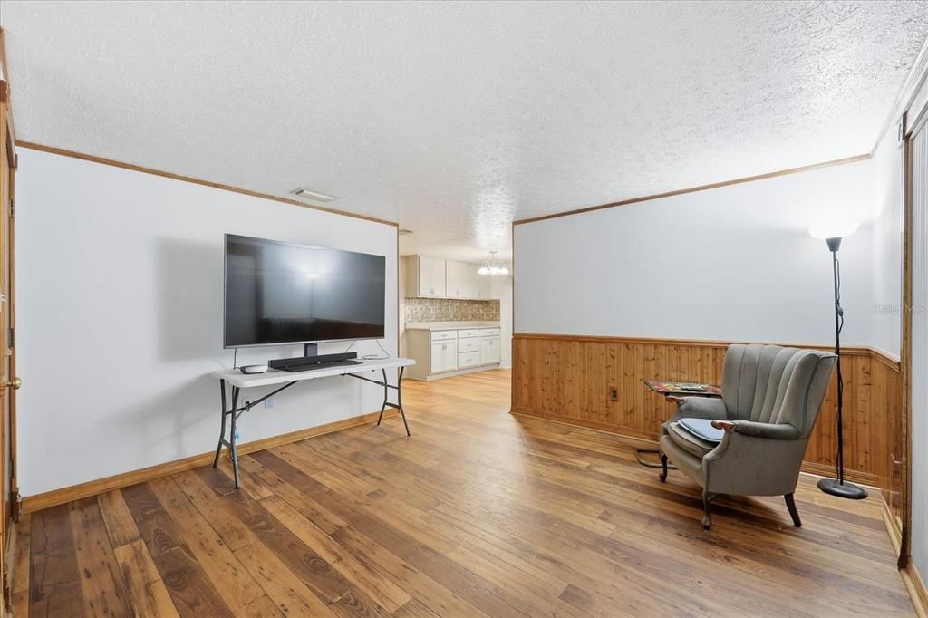 待售: $380,000 (3 贝兹, 1 浴室, 1779 平方英尺)