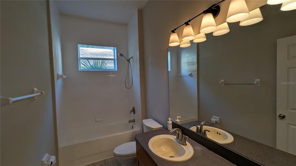 出租: $2,000 (3 贝兹, 2 浴室, 1503 平方英尺)