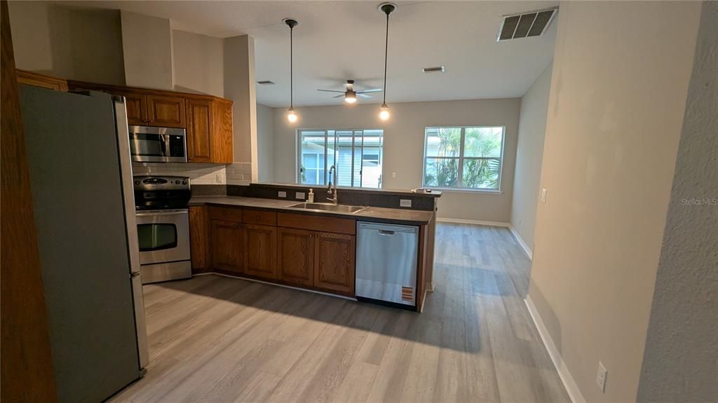 出租: $2,000 (3 贝兹, 2 浴室, 1503 平方英尺)