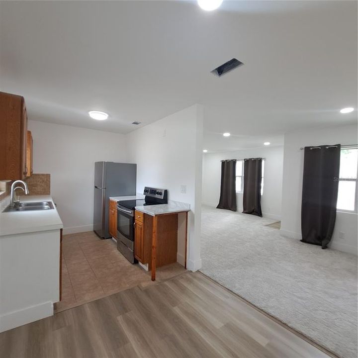 В аренду: $2,250 (2 спален, 1 ванн, 882 Квадратных фут)