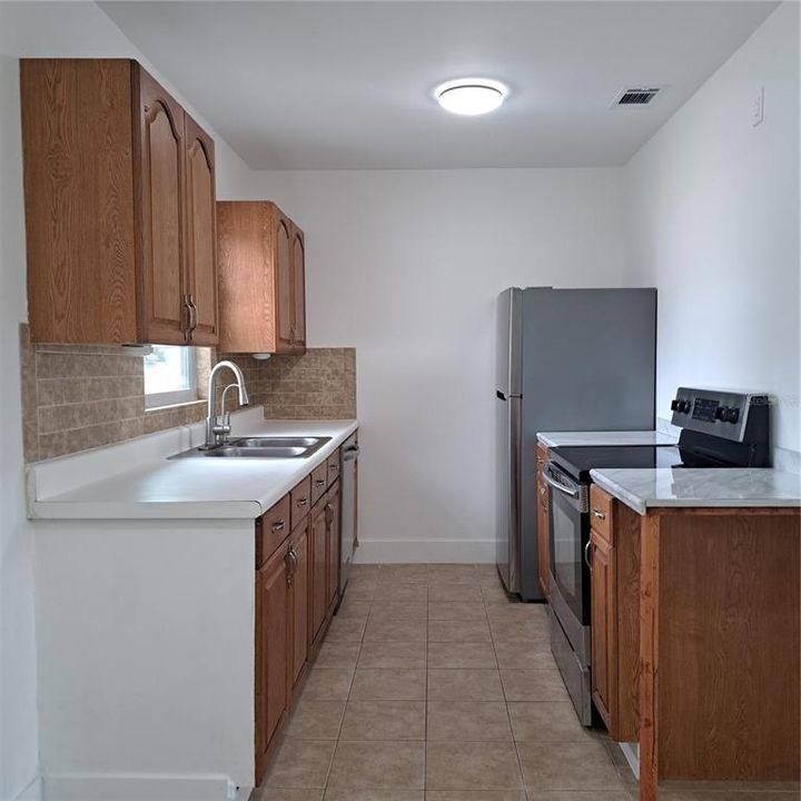 В аренду: $2,250 (2 спален, 1 ванн, 882 Квадратных фут)