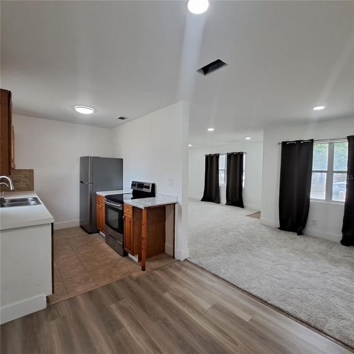 В аренду: $2,250 (2 спален, 1 ванн, 882 Квадратных фут)