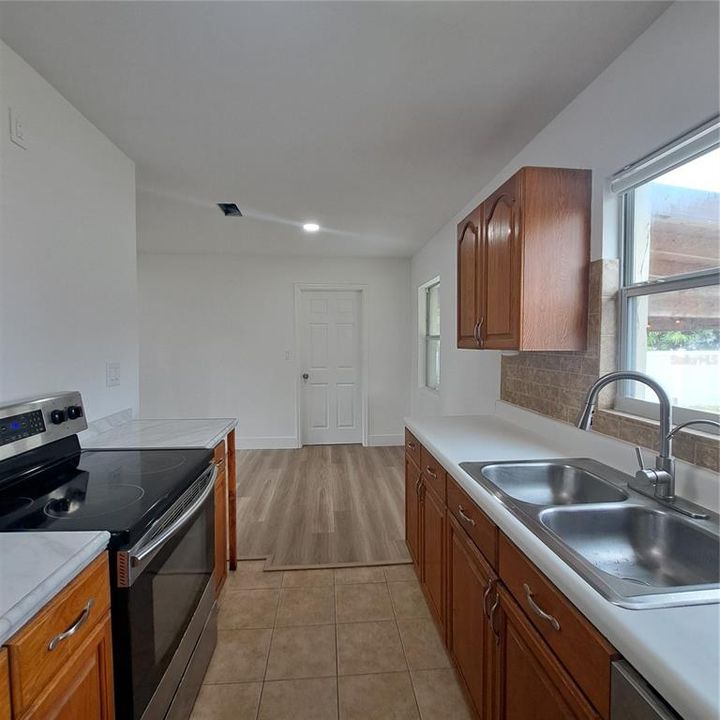 В аренду: $2,250 (2 спален, 1 ванн, 882 Квадратных фут)