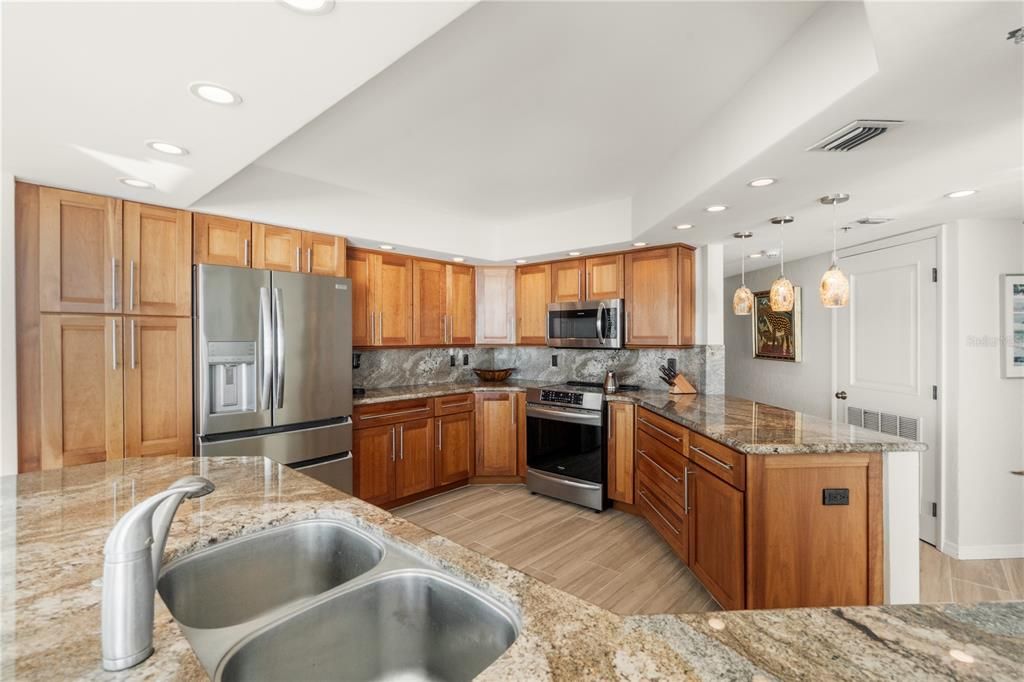 For Sale: $1,299,000 (2 beds, 2 baths, 1729 Square Feet)