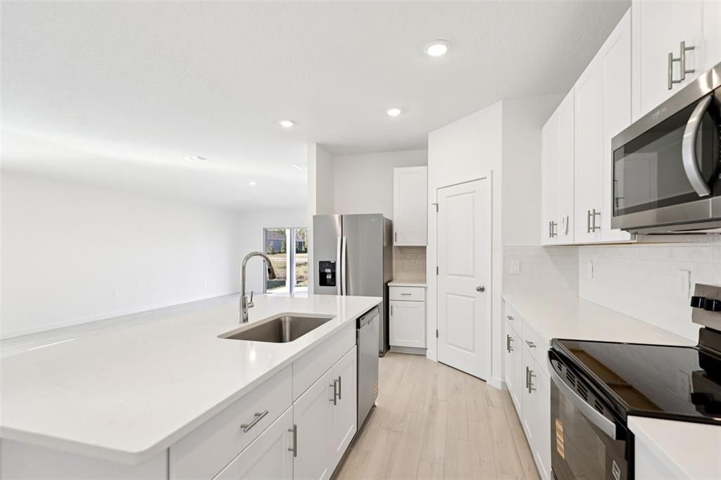 For Sale: $383,990 (4 beds, 3 baths, 1842 Square Feet)