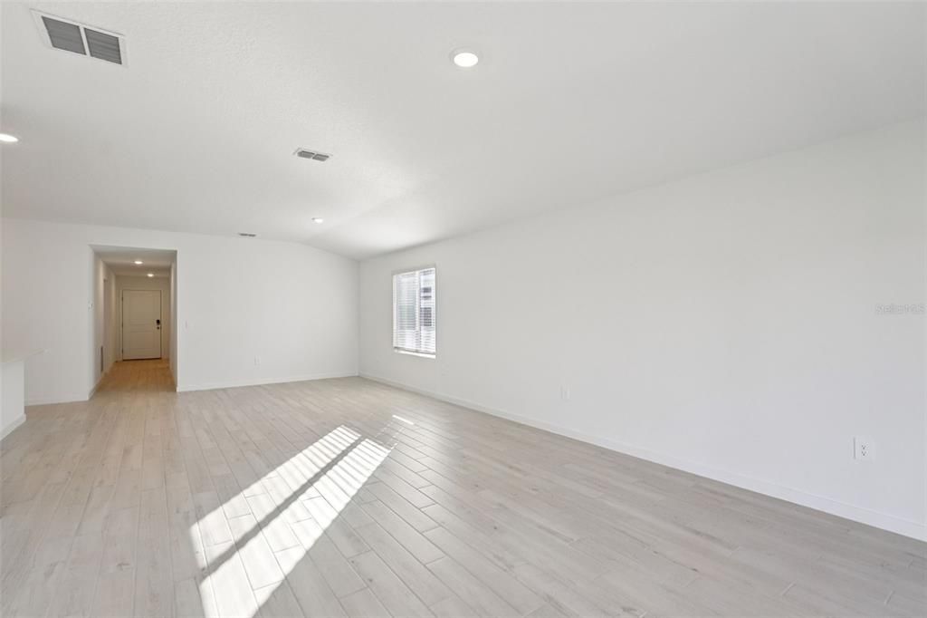 For Sale: $383,990 (4 beds, 3 baths, 1842 Square Feet)