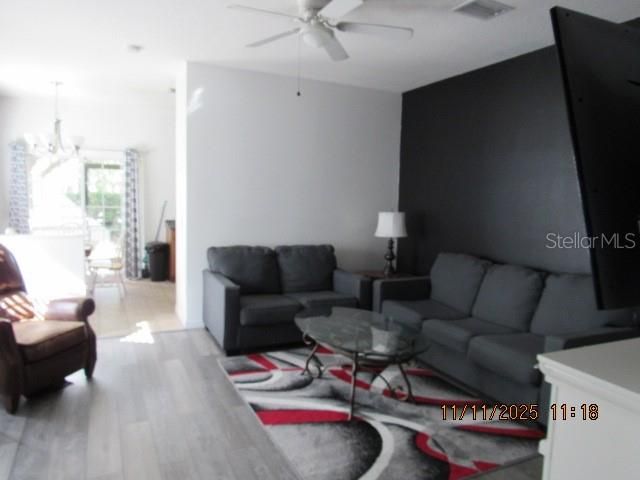 En Venta: $215,000 (3 camas, 3 baños, 1572 Pies cuadrados)