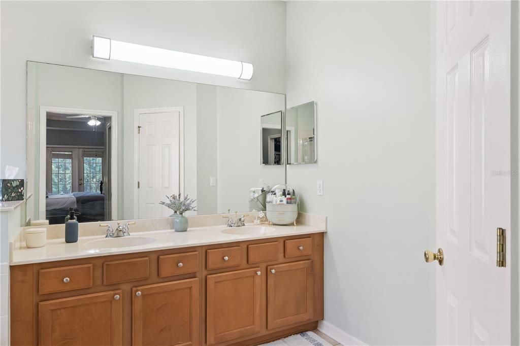 待售: $579,000 (4 贝兹, 2 浴室, 2438 平方英尺)