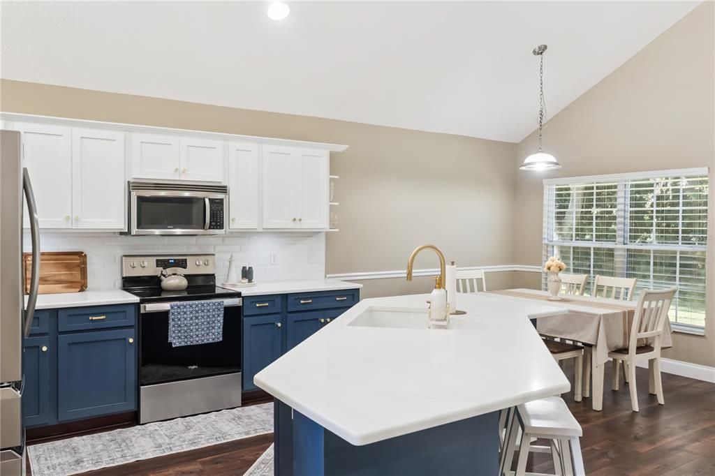 待售: $579,000 (4 贝兹, 2 浴室, 2438 平方英尺)