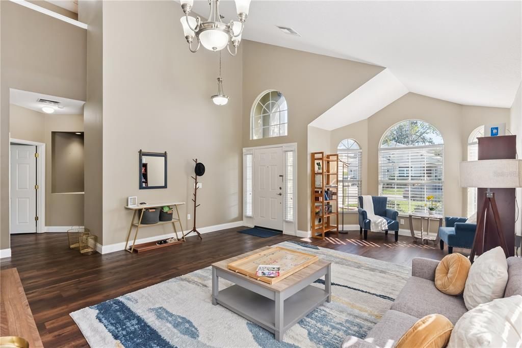 待售: $579,000 (4 贝兹, 2 浴室, 2438 平方英尺)