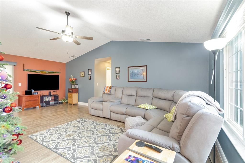 For Sale: $420,000 (3 beds, 2 baths, 1460 Square Feet)