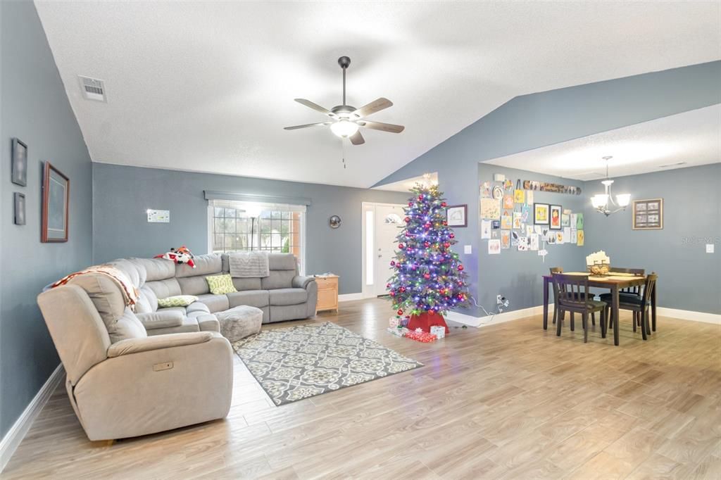 For Sale: $420,000 (3 beds, 2 baths, 1460 Square Feet)